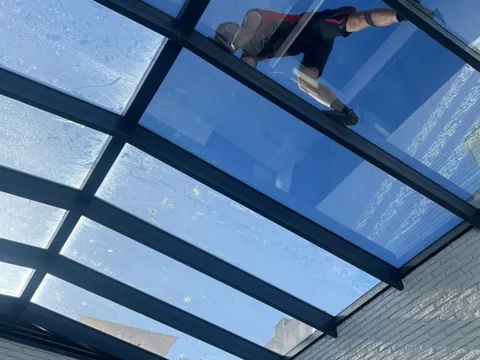 Lámina solar instalada en oficina