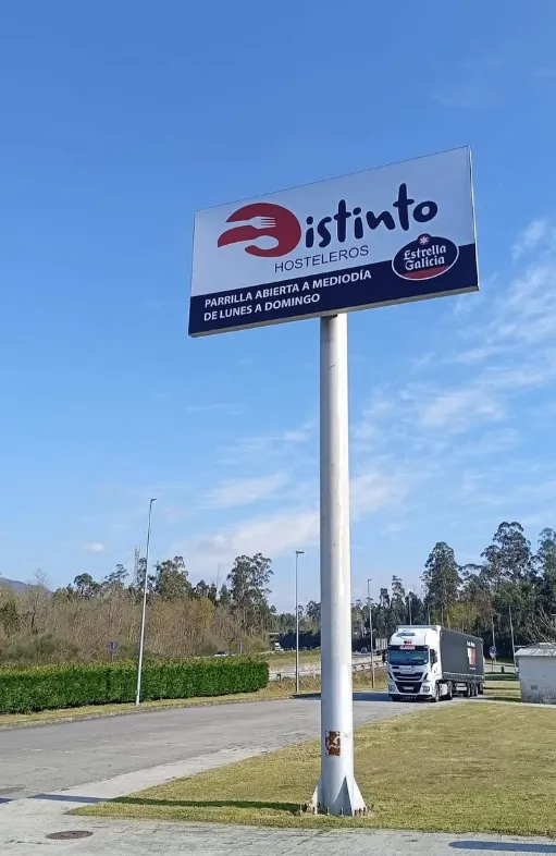 Letrero de gran formato — proyecto Instinto