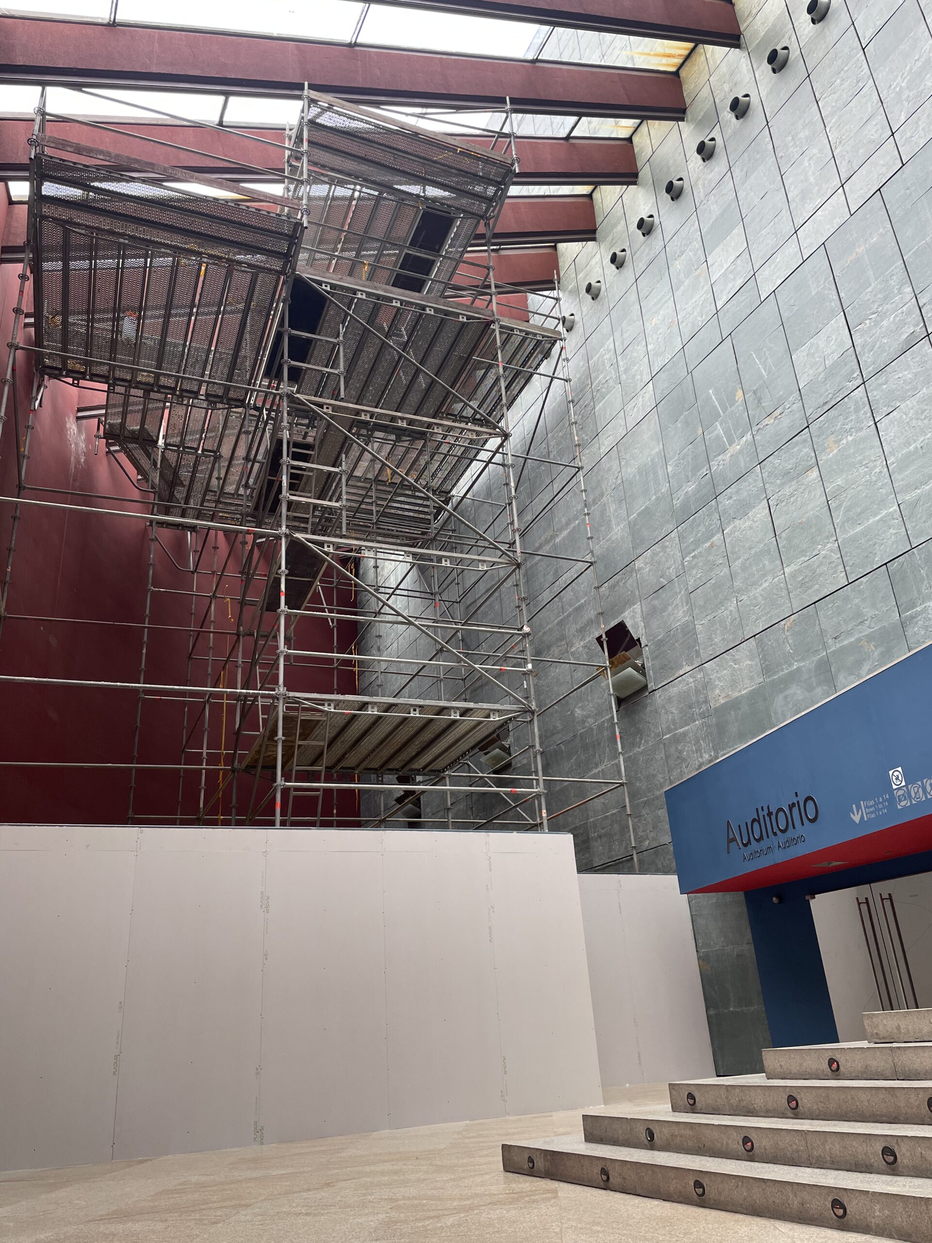 400 m² de lámina de seguridad: protección para grandes espacios