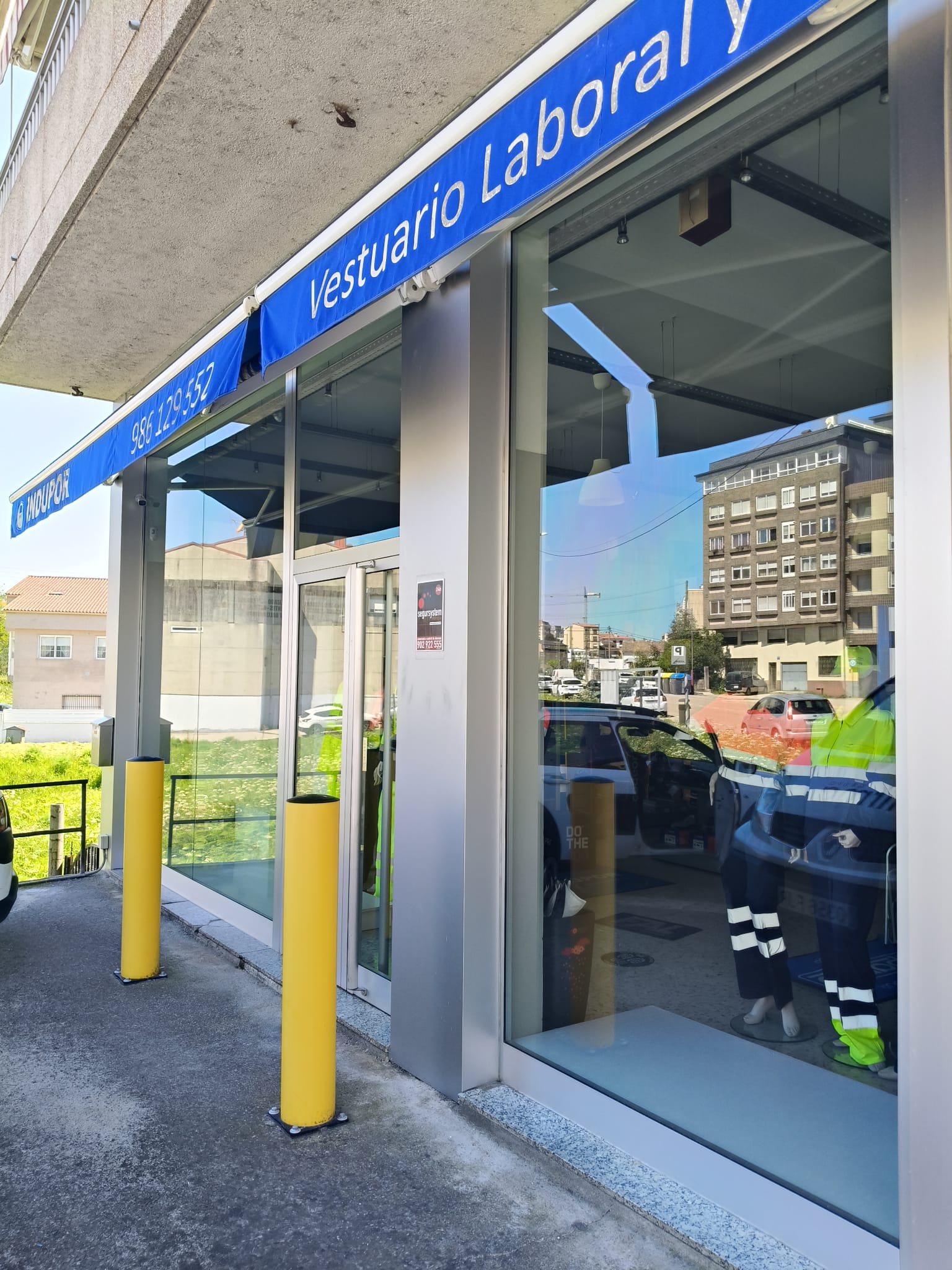 Así puedes proteger tu escaparate del sol: láminas solares
