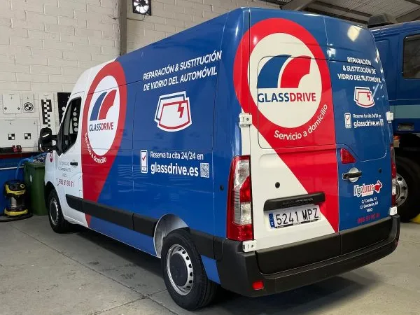Cómo elegir el vinilo correcto para tu vehículo de empresa